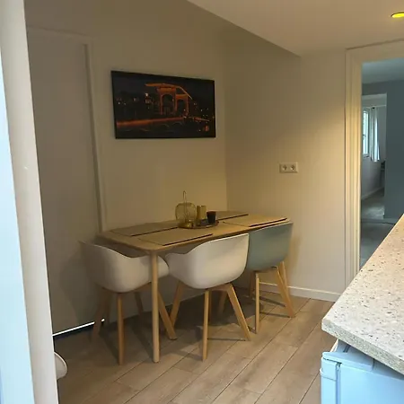 Lovely Tiny House アパート